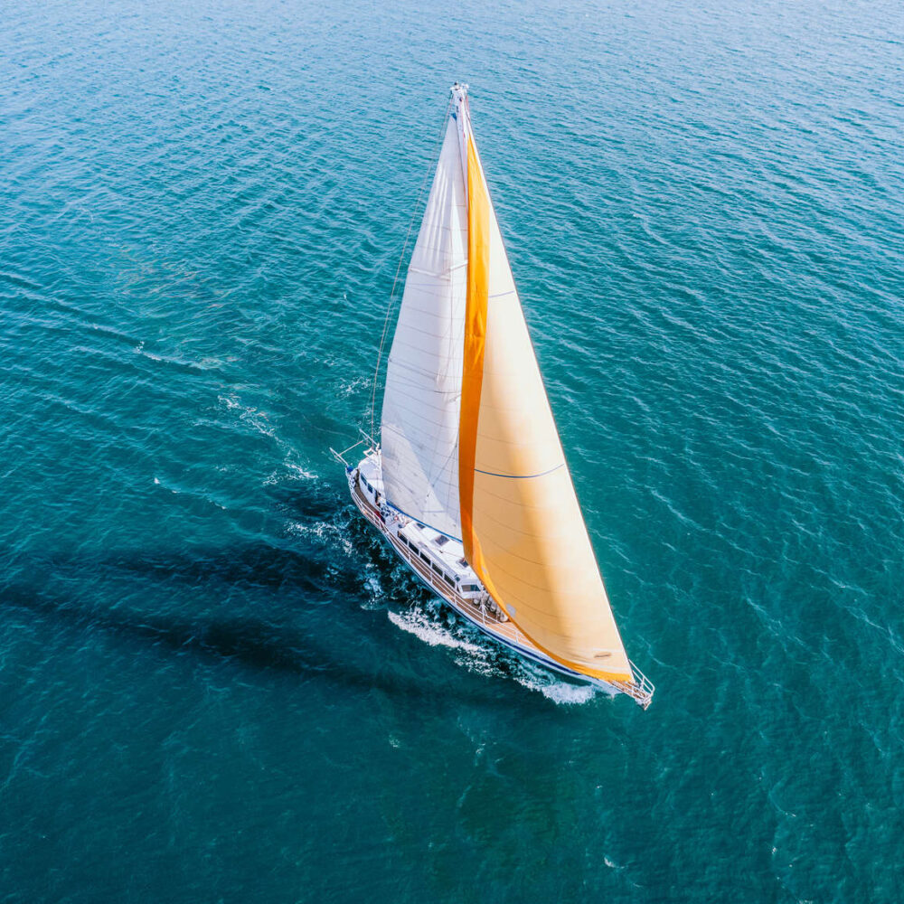 Zuza sailing in Scotland in the sun