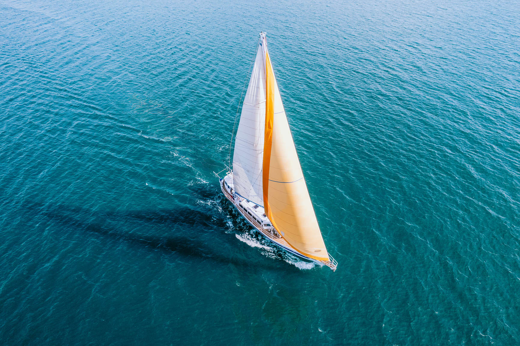 Zuza sailing in Scotland in the sun